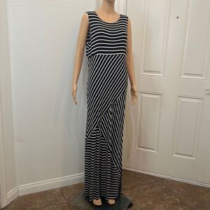 Travelers By Chicos Dress Size 2 Scoop Neck Short Sleeve Black White Stripe Maxi